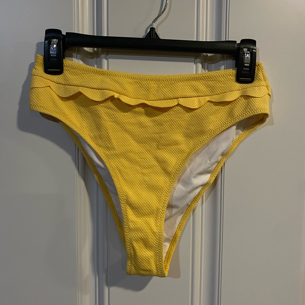 Scalloped bikini bottom